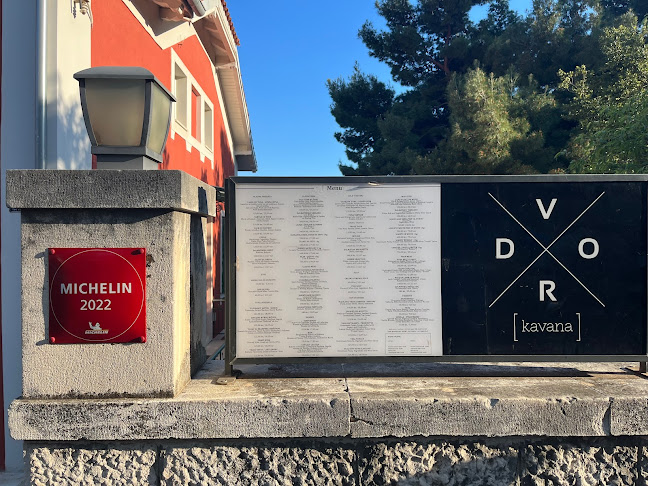 Dvor entrance and Michelin sign